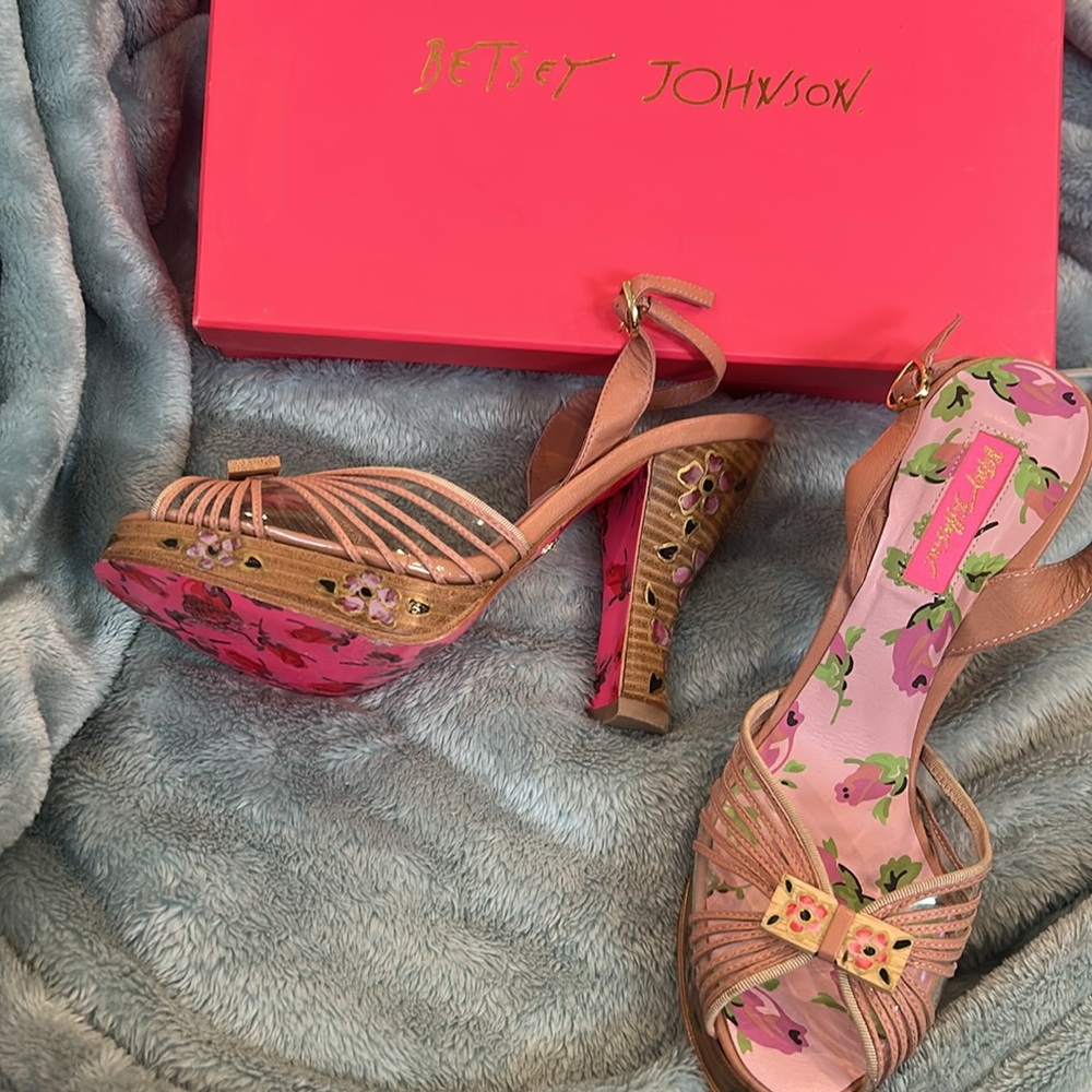 Vintage Betsey Johnson JAYA Pink & Tan Platform Handpainted Heels Shoes-8.5
